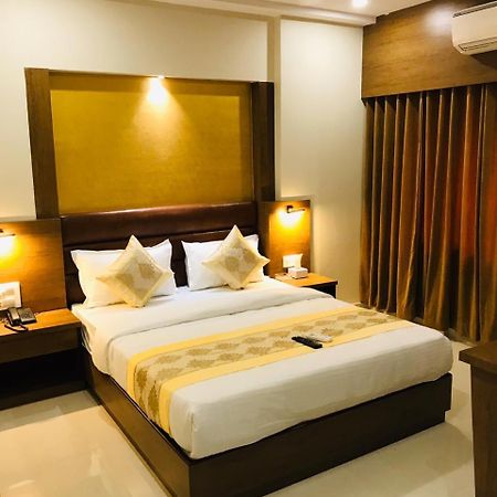 Hotel Crystal Luxury Inn- Bandra Мумбаи Экстерьер фото