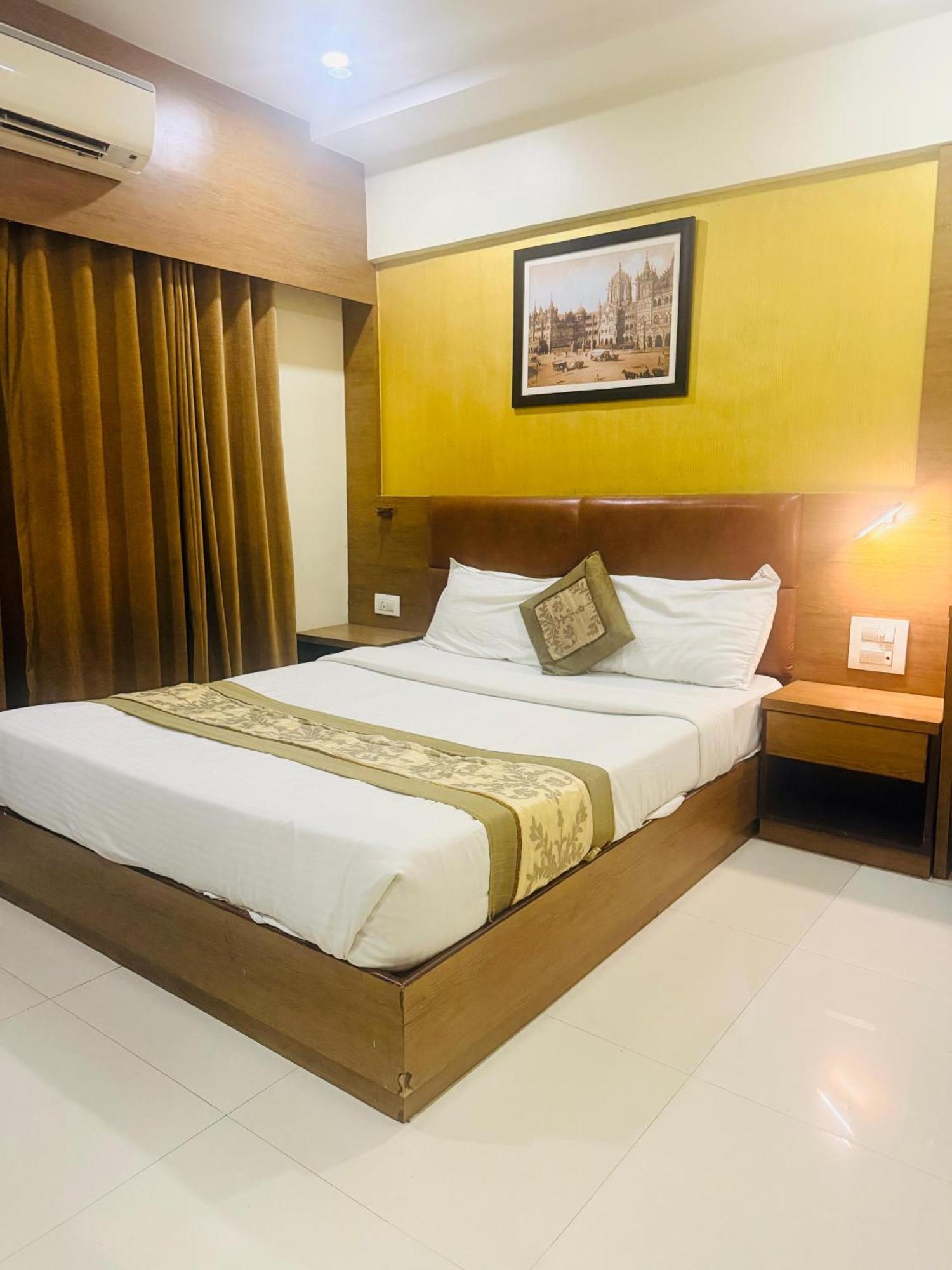 Hotel Crystal Luxury Inn- Bandra Мумбаи Экстерьер фото