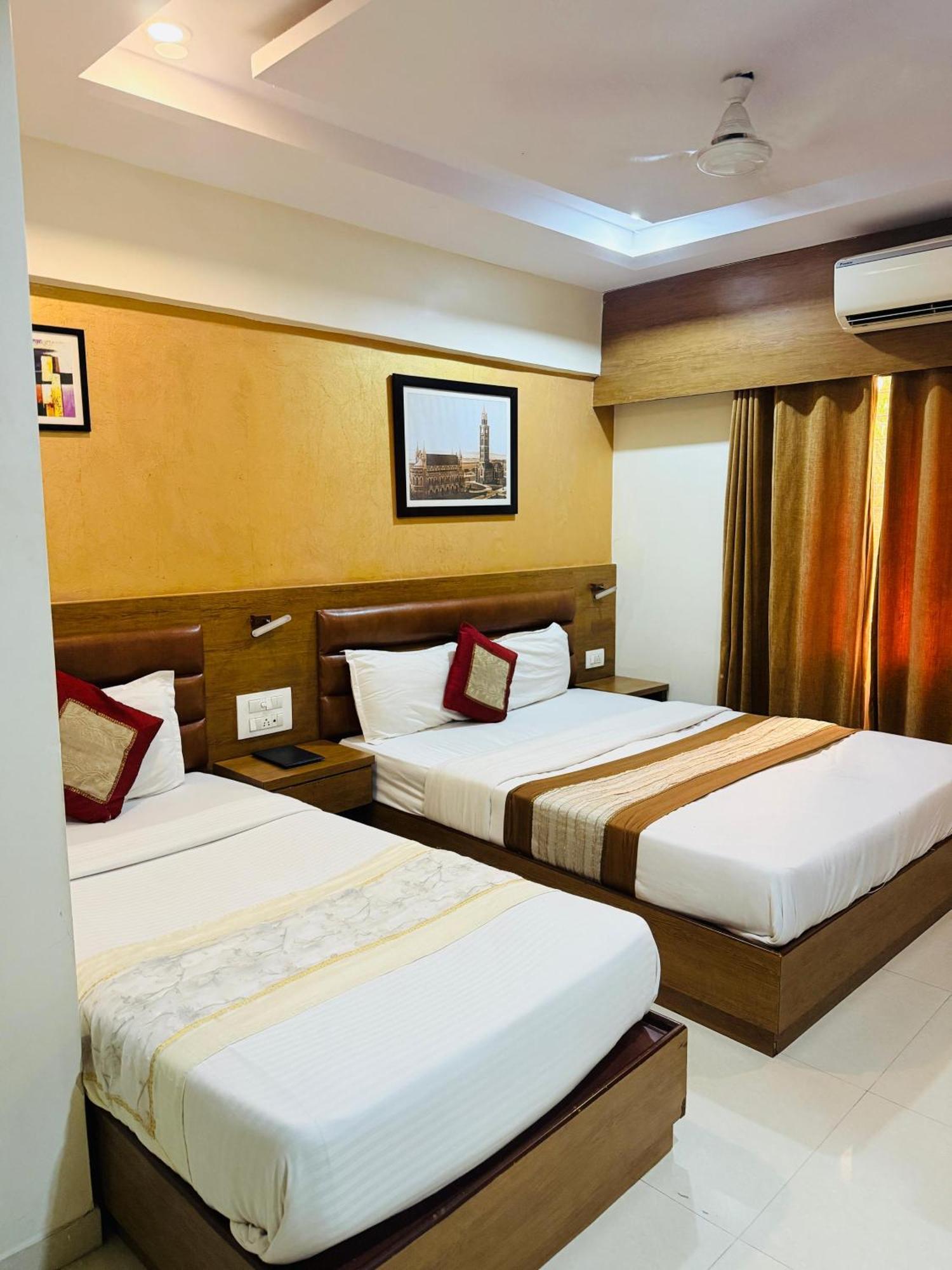 Hotel Crystal Luxury Inn- Bandra Мумбаи Экстерьер фото