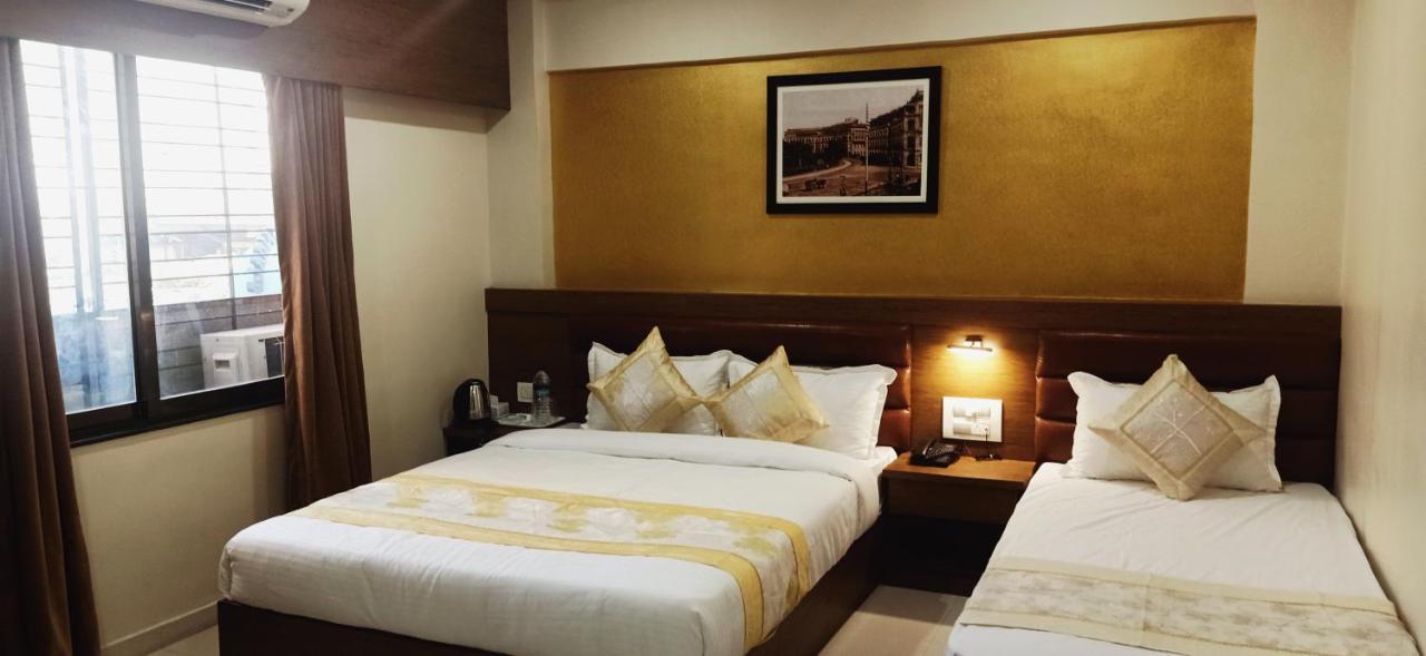 Hotel Crystal Luxury Inn- Bandra Мумбаи Экстерьер фото