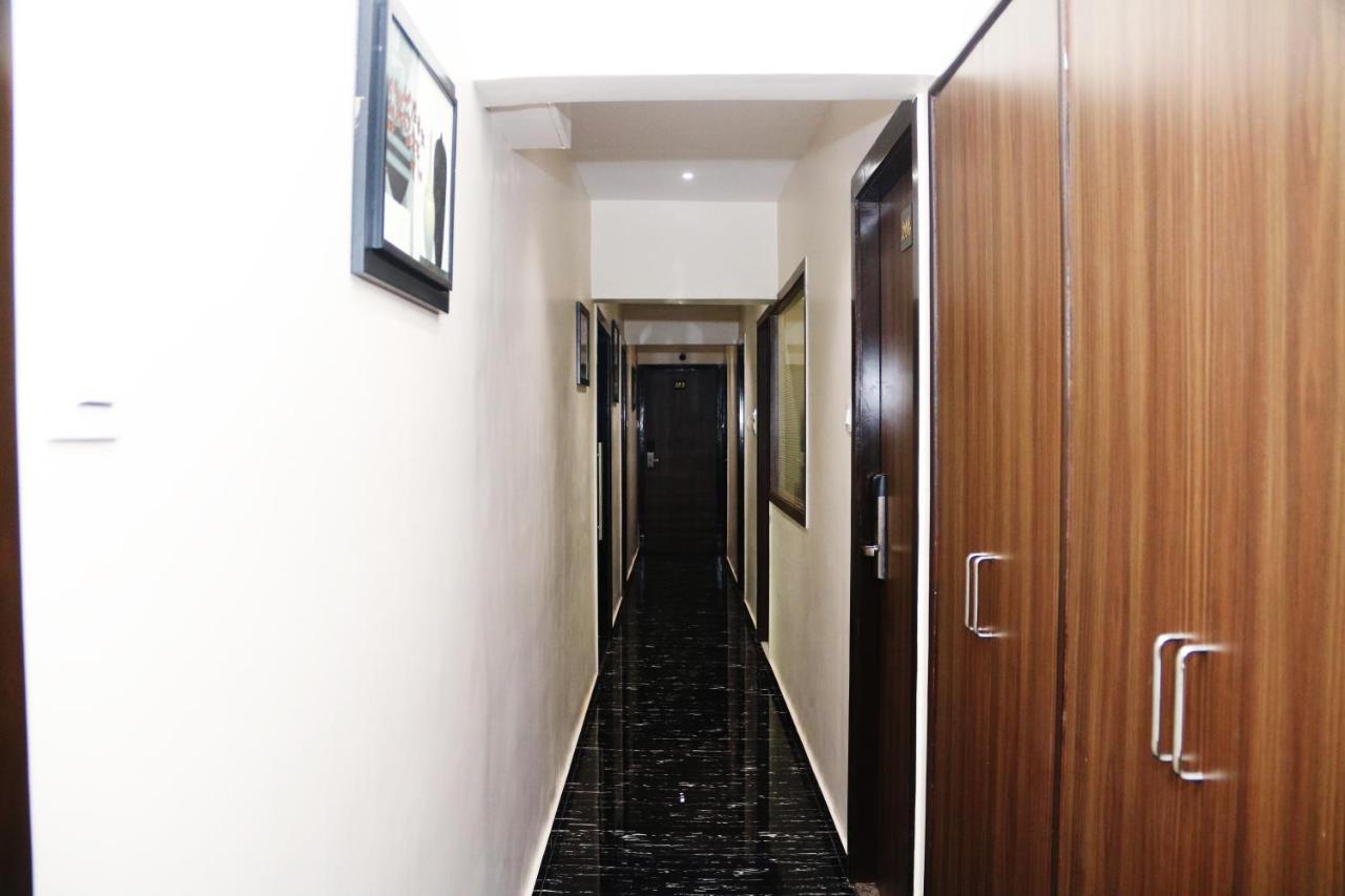 Hotel Crystal Luxury Inn- Bandra Мумбаи Экстерьер фото