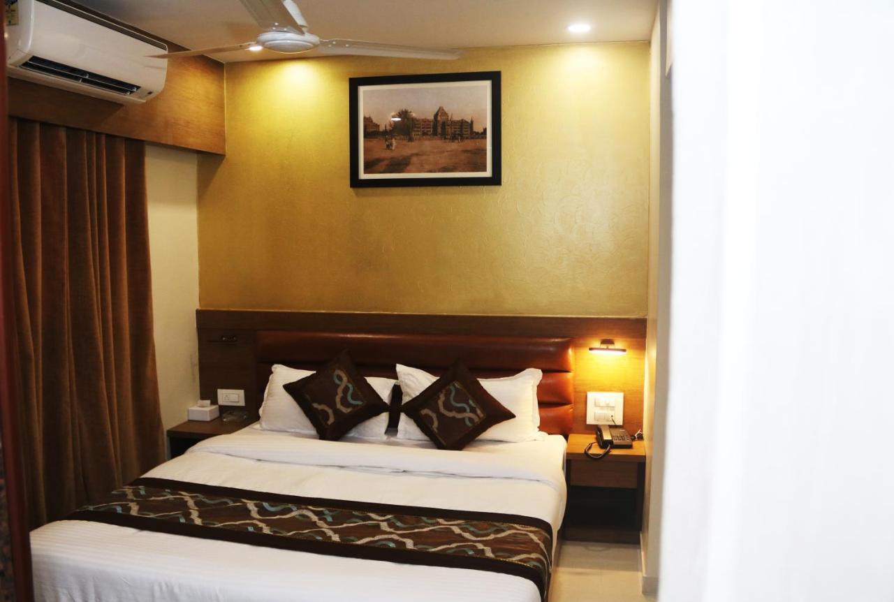 Hotel Crystal Luxury Inn- Bandra Мумбаи Экстерьер фото