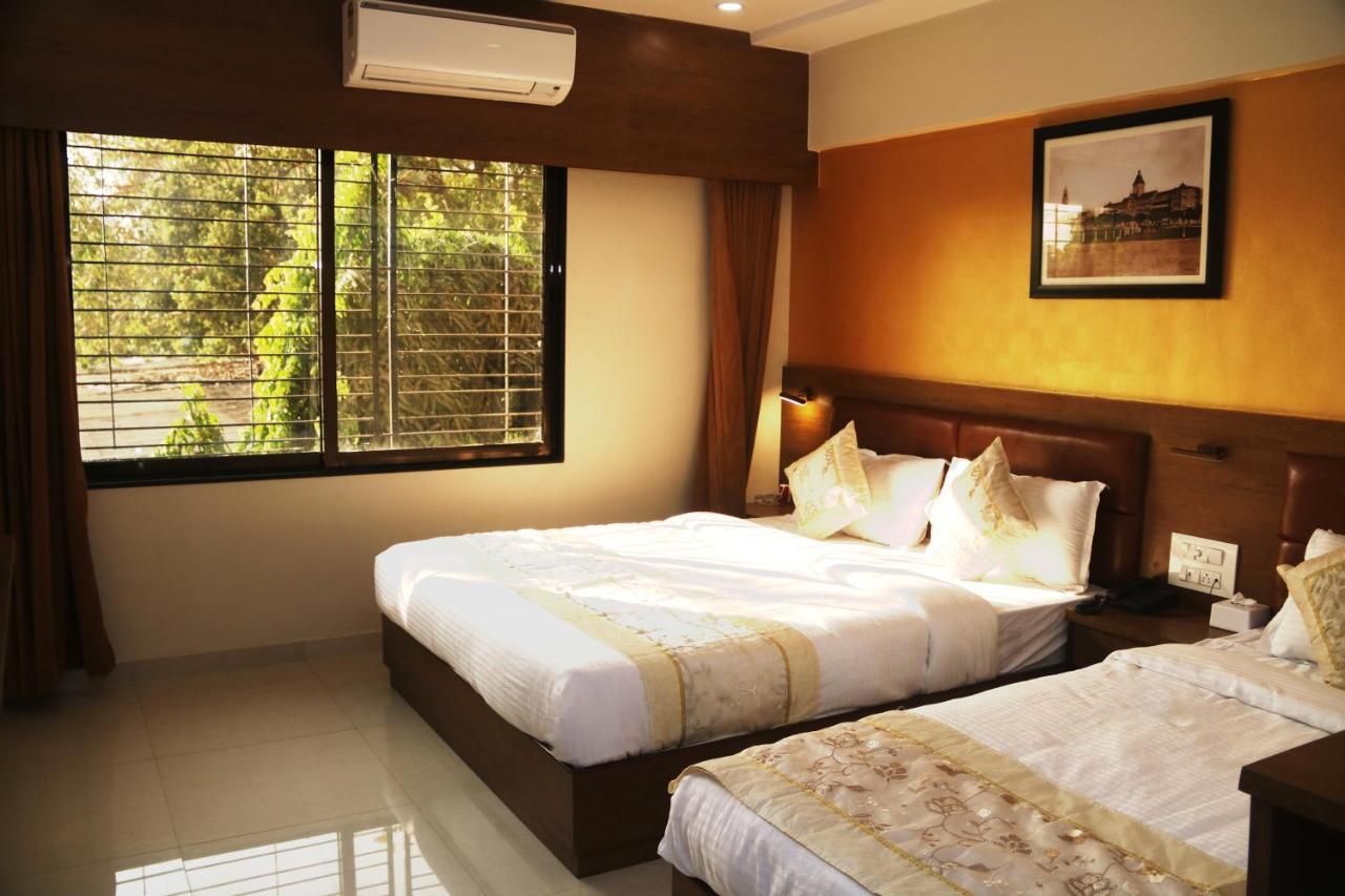Hotel Crystal Luxury Inn- Bandra Мумбаи Экстерьер фото