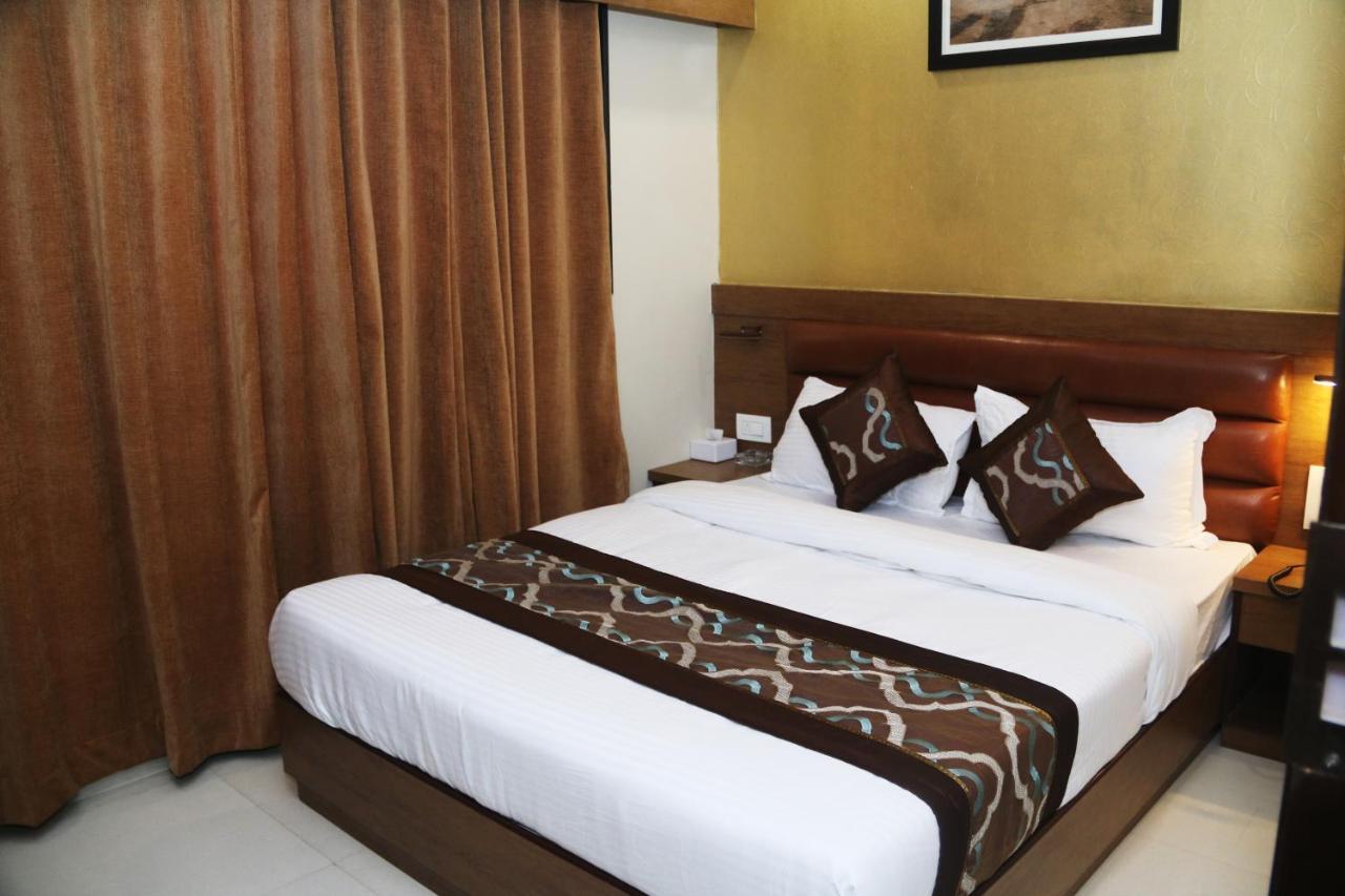 Hotel Crystal Luxury Inn- Bandra Мумбаи Экстерьер фото