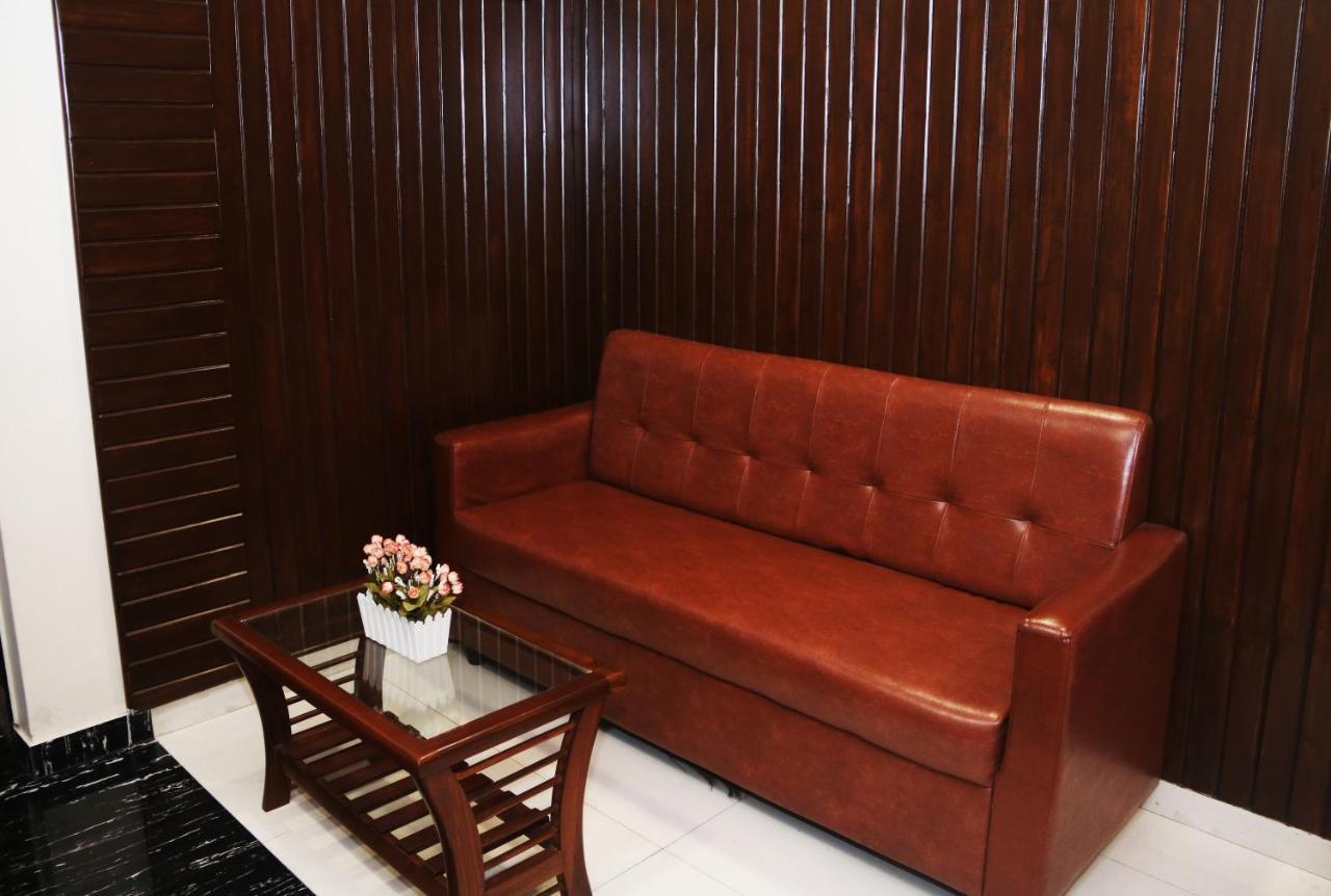 Hotel Crystal Luxury Inn- Bandra Мумбаи Экстерьер фото