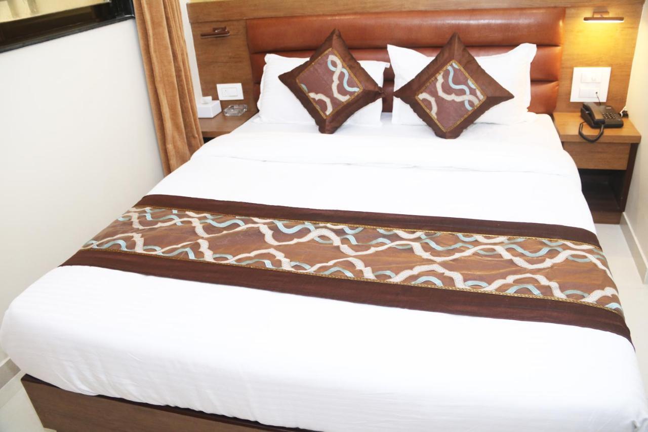 Hotel Crystal Luxury Inn- Bandra Мумбаи Экстерьер фото